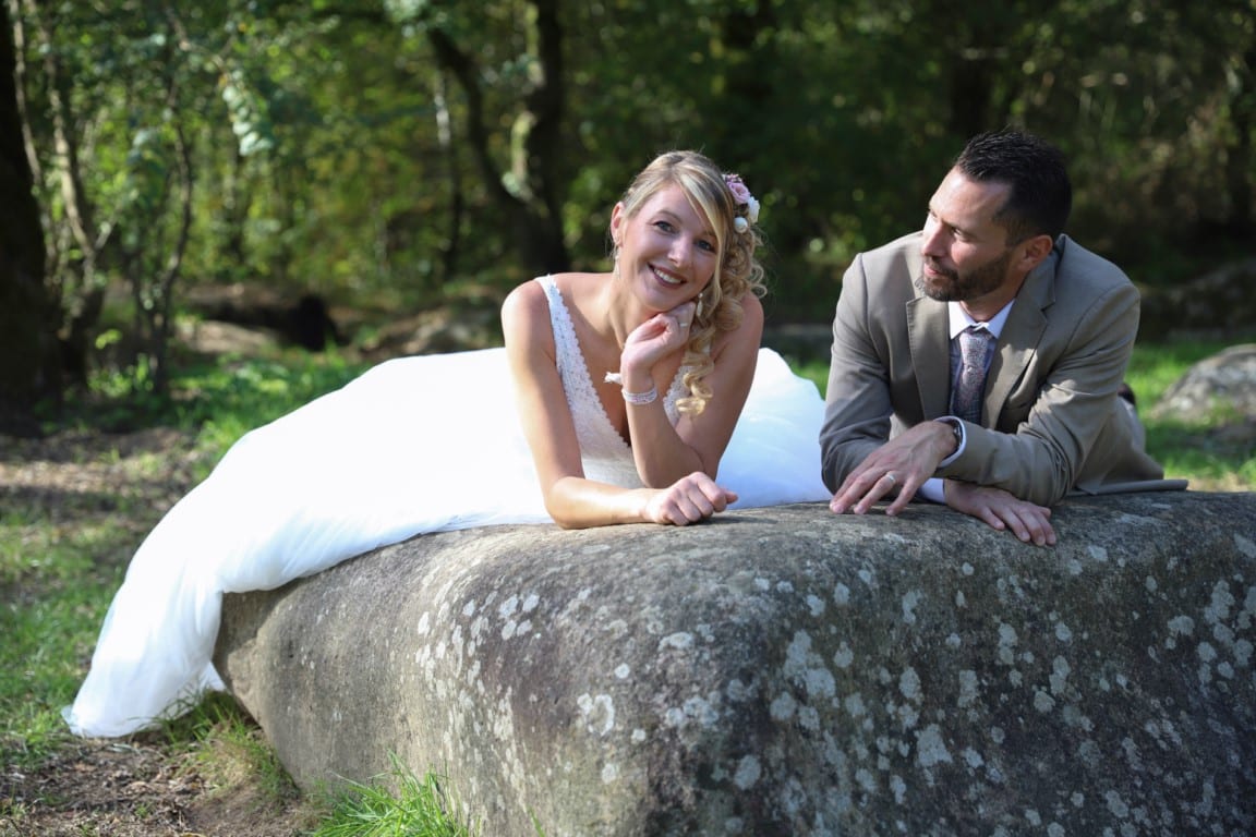 Photographe de mariage à l'œuvre